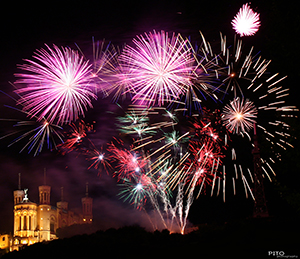 Feu d'artifice du 14 juillet sur la basilique de Fourvire  Lyon - 2014